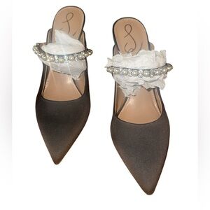 Elegant Black Women's Shoes with Pearl Embellishment